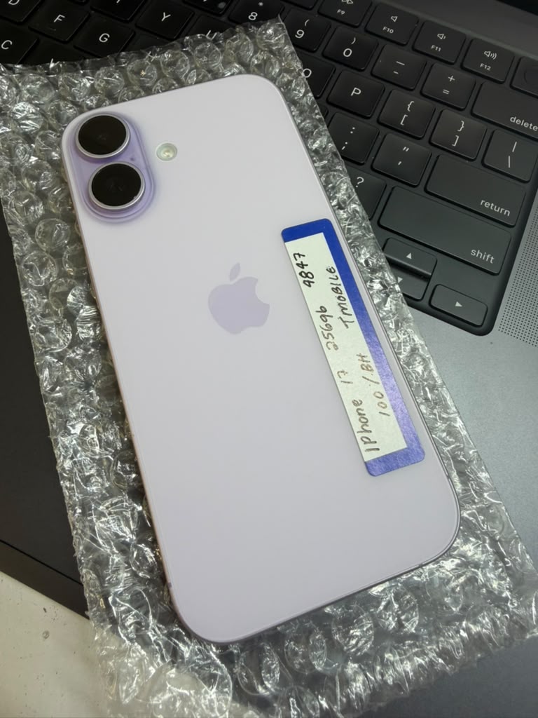 iPhone 17 256GB Lavender